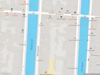 Ambulance met gepaste spoed naar de Reestraat in Amsterdam