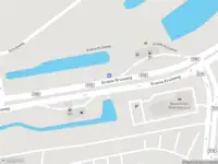 Ambulance met grote spoed naar de Groene Kruisweg in Rotterdam