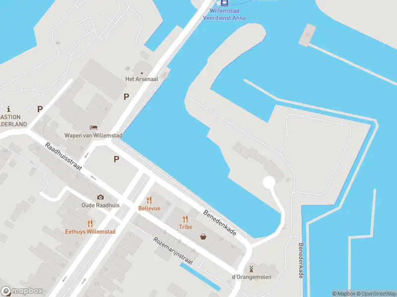 Brandweer met gepaste spoed naar de Benedenkade in Willemstad