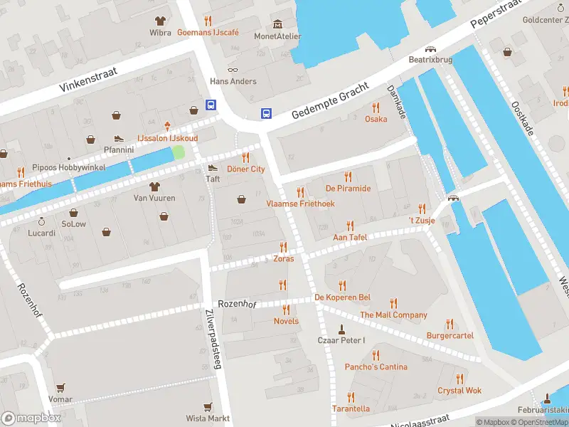 Ambulance met gepaste spoed naar de Damstraat in Zaandam