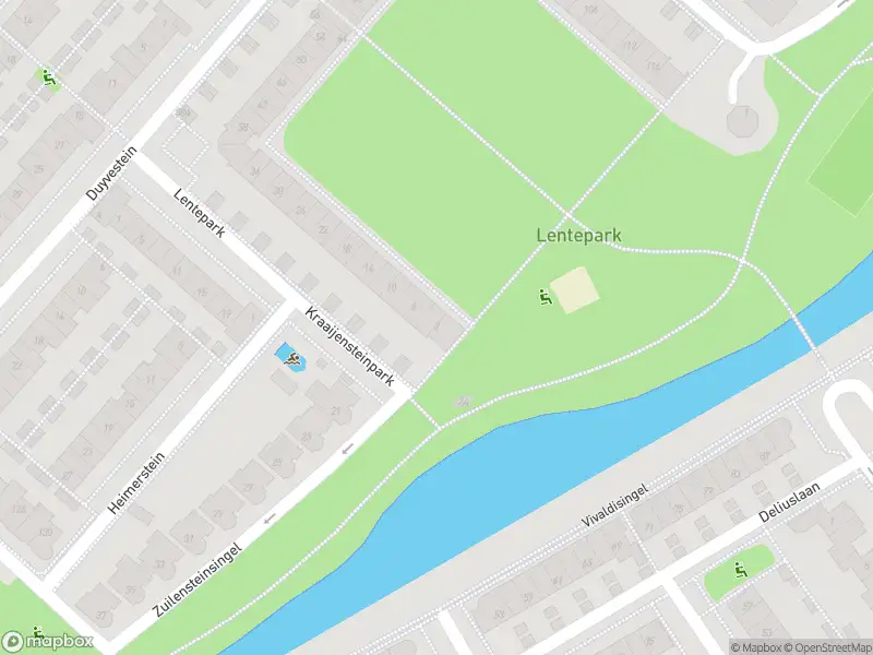Ambulance met grote spoed naar de Lentepark in Nieuw-Vennep