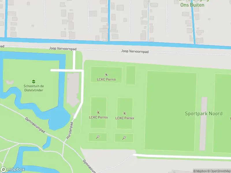 Ambulance met grote spoed naar de Joop Vervoornpad in Leiden