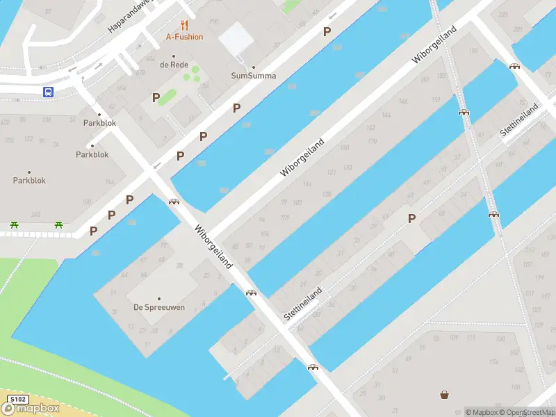 Ambulance met gepaste spoed naar de Wiborgeiland in Amsterdam