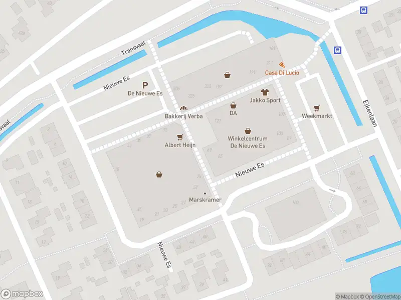 Ambulance met grote spoed naar de Nieuwe Es in Sleeuwijk