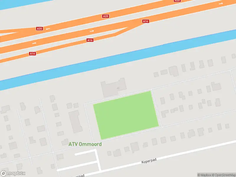 Ambulance met grote spoed naar de Koperpad in Rotterdam