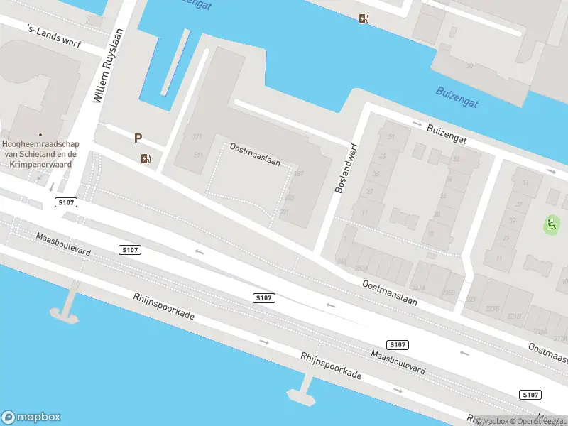 Ambulance met grote spoed naar de Oostmaaslaan in Rotterdam