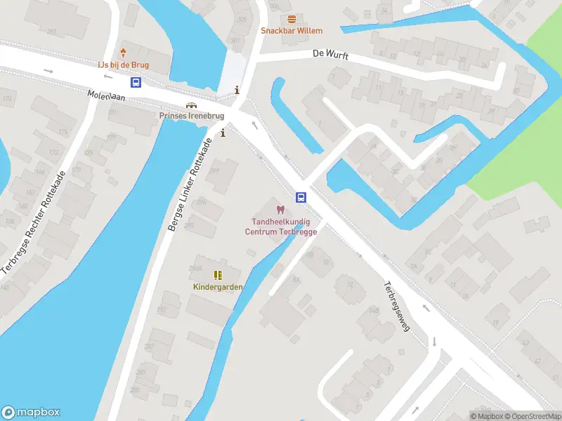 Ambulance met gepaste spoed naar de Terbregseweg in Rotterdam