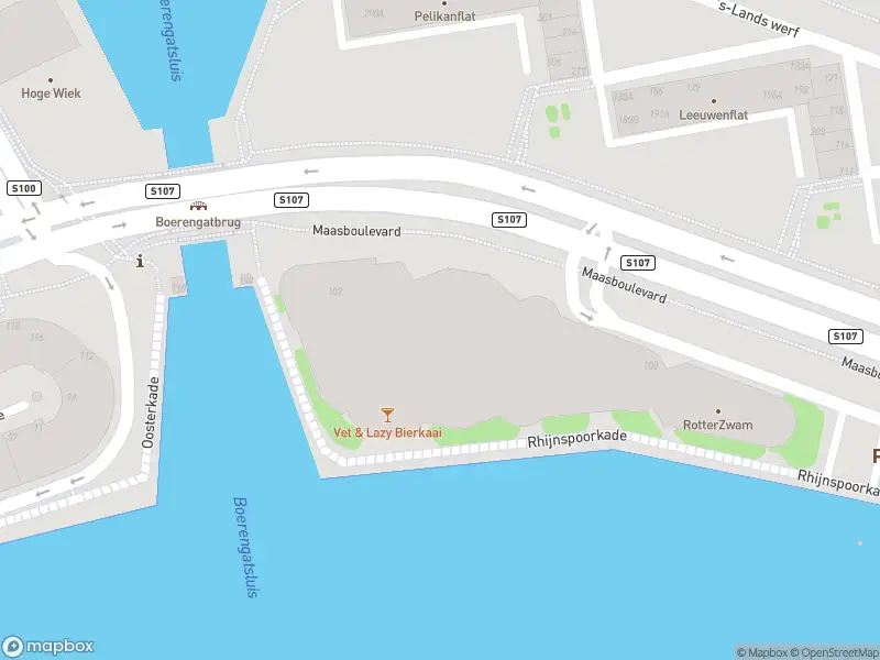 Ambulance met gepaste spoed naar de Maasboulevard in Rotterdam