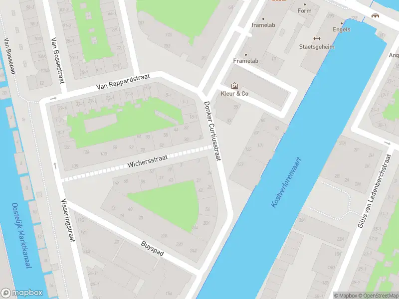 Ambulance met grote spoed naar de Wichersstraat in Amsterdam