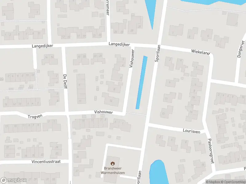 Ambulance met grote spoed naar de Vishouwer in Warmenhuizen