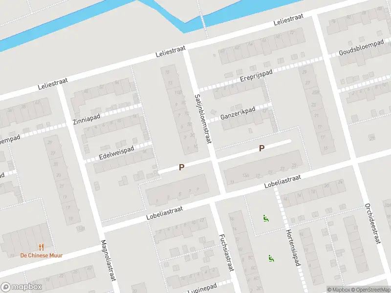 Brandweer met grote spoed naar de Satijnbloemstraat in Spijkenisse vanwege voertuigbrand