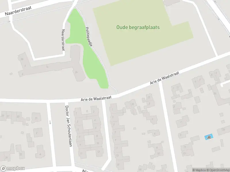 Brandweer met grote spoed naar de Arie de Waalstraat in Huizen vanwege een buitenbrand