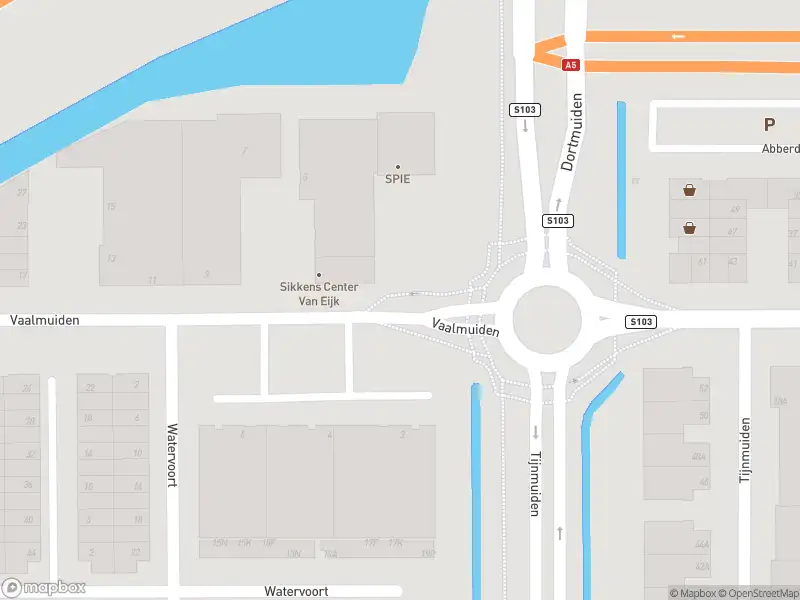 Politie met grote spoed naar de Vaalmuiden in Amsterdam vanwege voertuigen te water