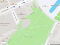 Ambulance met grote spoed naar de Museumplein in Amsterdam