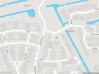 Ambulance met grote spoed naar de De Berk in Hellevoetsluis