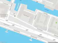 Ambulance met grote spoed naar de Oostmaaslaan in Rotterdam