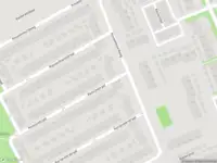 Ambulance met grote spoed naar de Komijnstraat in Amsterdam