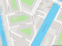 Ambulance met grote spoed naar de Wichersstraat in Amsterdam