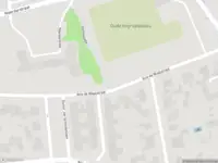 Brandweer met grote spoed naar de Arie de Waalstraat in Huizen vanwege een buitenbrand