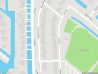 Ambulance met grote spoed naar de Grindweg in Rotterdam