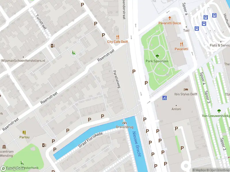 Ambulance met grote spoed naar de Parallelweg in Delft