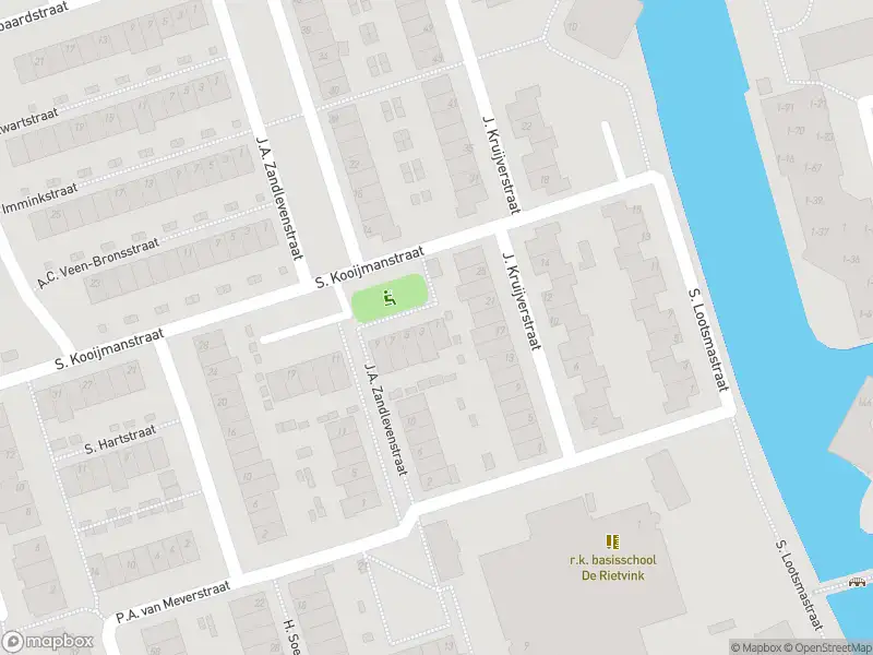 Ambulance met gepaste spoed naar de S. Kooijmanstraat in Zaandam