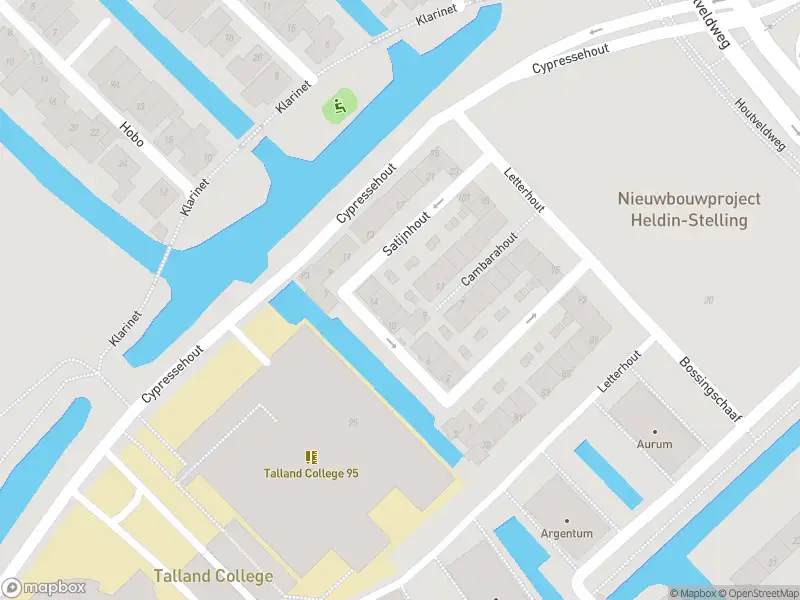 Ambulance met grote spoed naar de Satijnhout in Zaandam