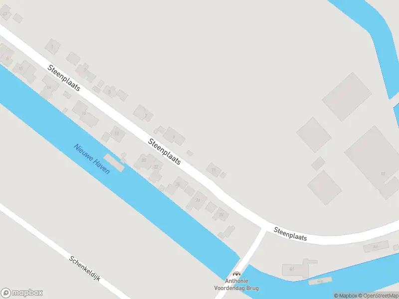 Ambulance met grote spoed naar de Steenplaats in Strijen
