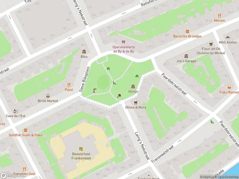 Ambulance met grote spoed naar de Laing's Nekstraat in Amsterdam