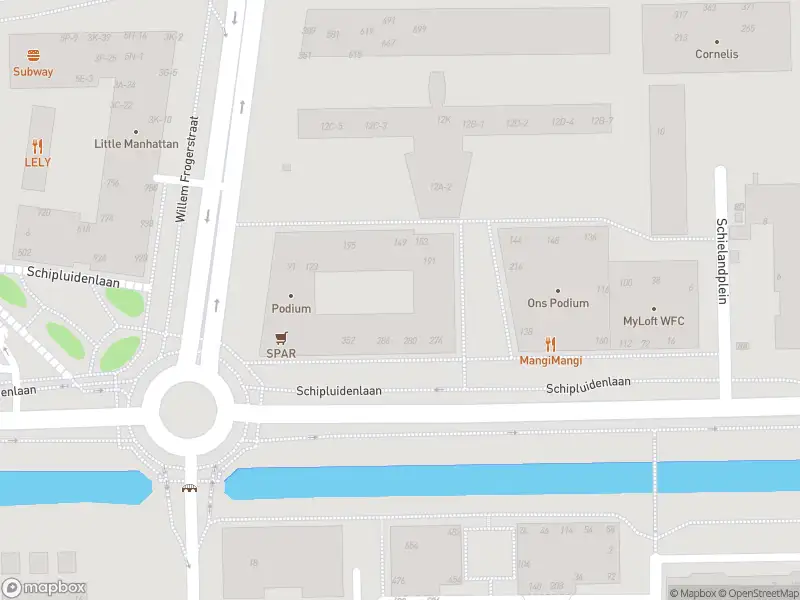 Ambulance met grote spoed naar de Schipluidenlaan in Amsterdam
