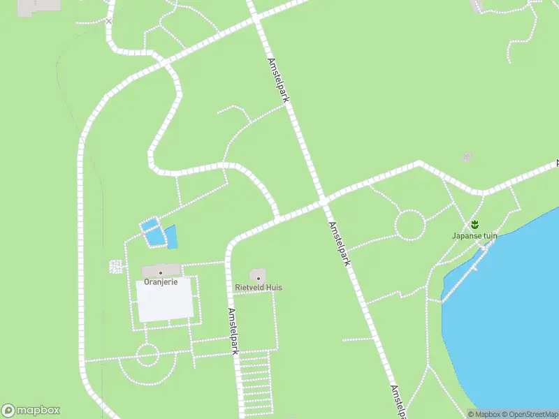Ambulance met grote spoed naar de Amstelpark in Amsterdam