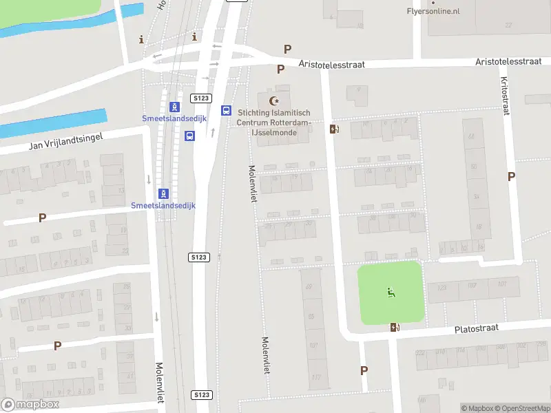 Ambulance met grote spoed naar de Socratesstraat in Rotterdam