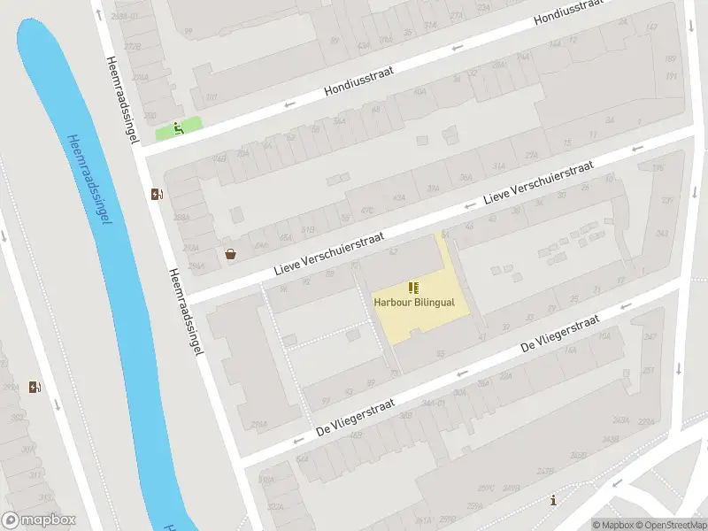 Ambulance met gepaste spoed naar de Lieve Verschuierstraat in Rotterdam