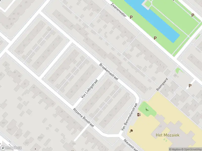 Ambulance met grote spoed naar de Von Liebigstraat in Nieuw-Vennep