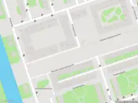 Ambulance met gepaste spoed naar de Nieuwe Osdorpergracht in Amsterdam