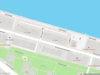 Ambulance met grote spoed naar de Oostelijke Handelskade in Amsterdam