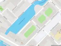 Ambulance met gepaste spoed naar de Wittenburgerkade in Amsterdam