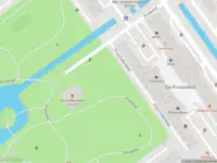 Ambulance met grote spoed naar de Gravin Juliana van Stolberglaan in Leidschendam