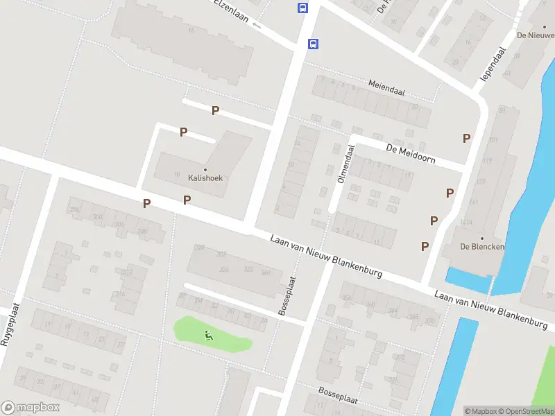 Ambulance met grote spoed naar de Eikenlaan in Rozenburg
