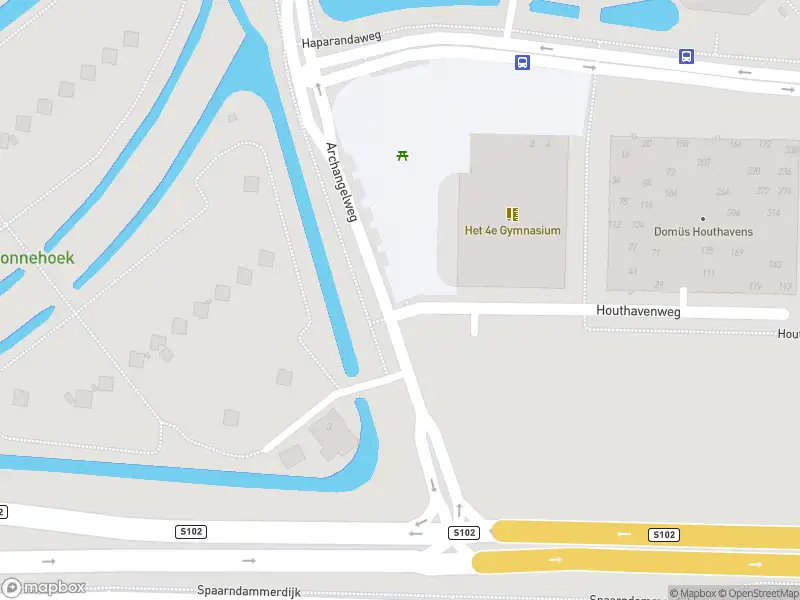 Ambulance met grote spoed naar de Archangelweg in Amsterdam