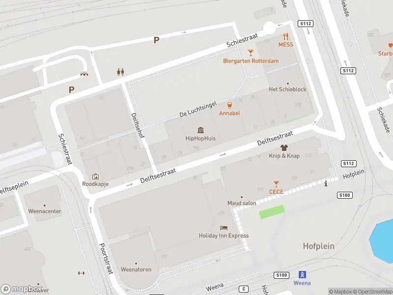 Ambulance met gepaste spoed naar de Delftsestraat in Rotterdam