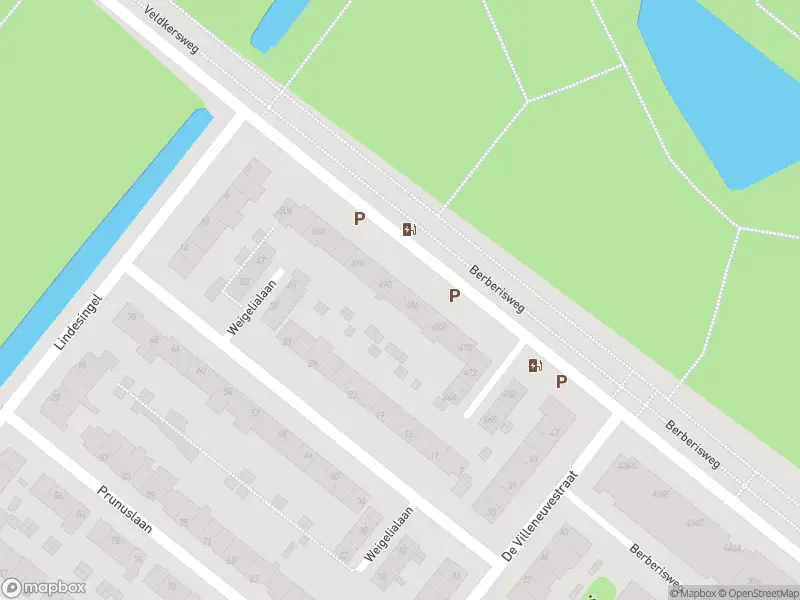 Ambulance met grote spoed naar de Berberisweg in Rotterdam