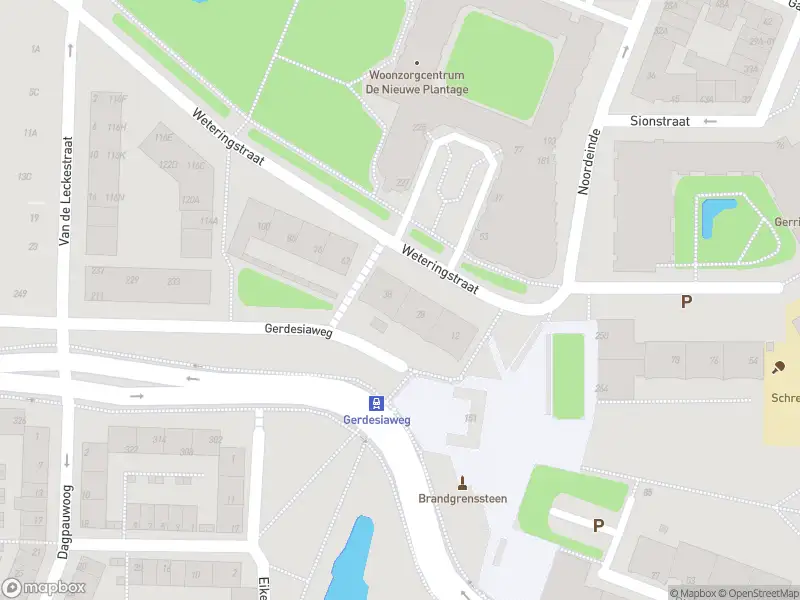 Ambulance met grote spoed naar de Weteringstraat in Rotterdam