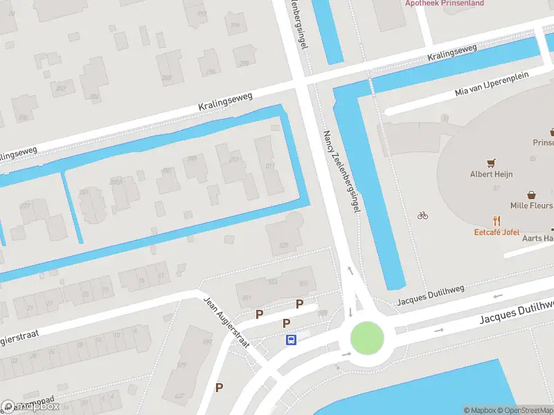 Ambulance met gepaste spoed naar de Nancy Zeelenbergsingel in Rotterdam