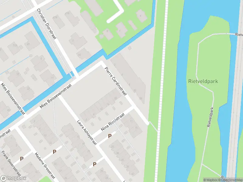 Ambulance met grote spoed naar de Pierre Cardinstraat in Rotterdam