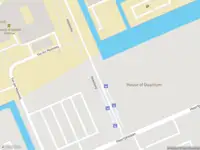 Brandweer met gepaste spoed naar de Kluyverweg in Delft vanwege afgaan automatisch brandalarm