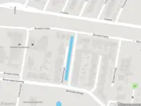 Ambulance met grote spoed naar de Dijkwachtsingel in Rotterdam