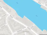 Ambulance met grote spoed naar de De Factorij in Zaandam