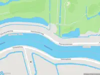 Ambulance met grote spoed naar de Holendrechterweg in Amsterdam