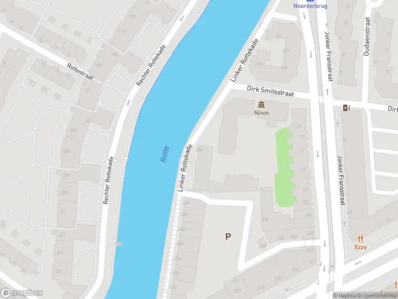 Ambulance met gepaste spoed naar de Linker Rottekade in Rotterdam